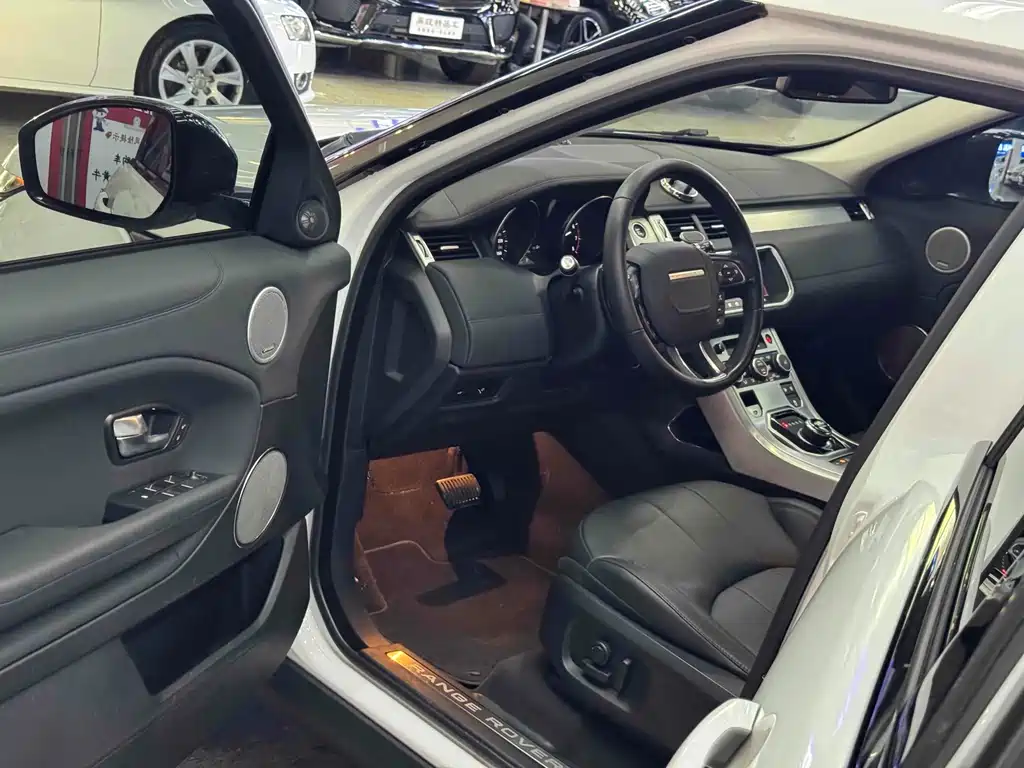 Land Rover Evoque — фото 20