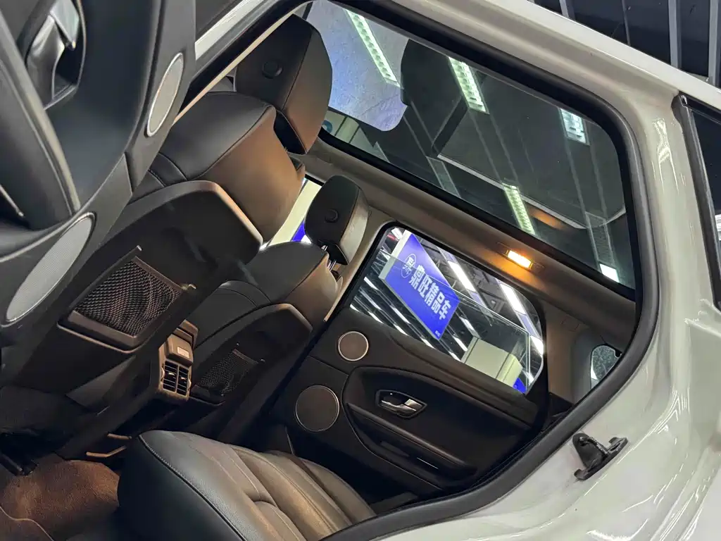 Land Rover Evoque — фото 23