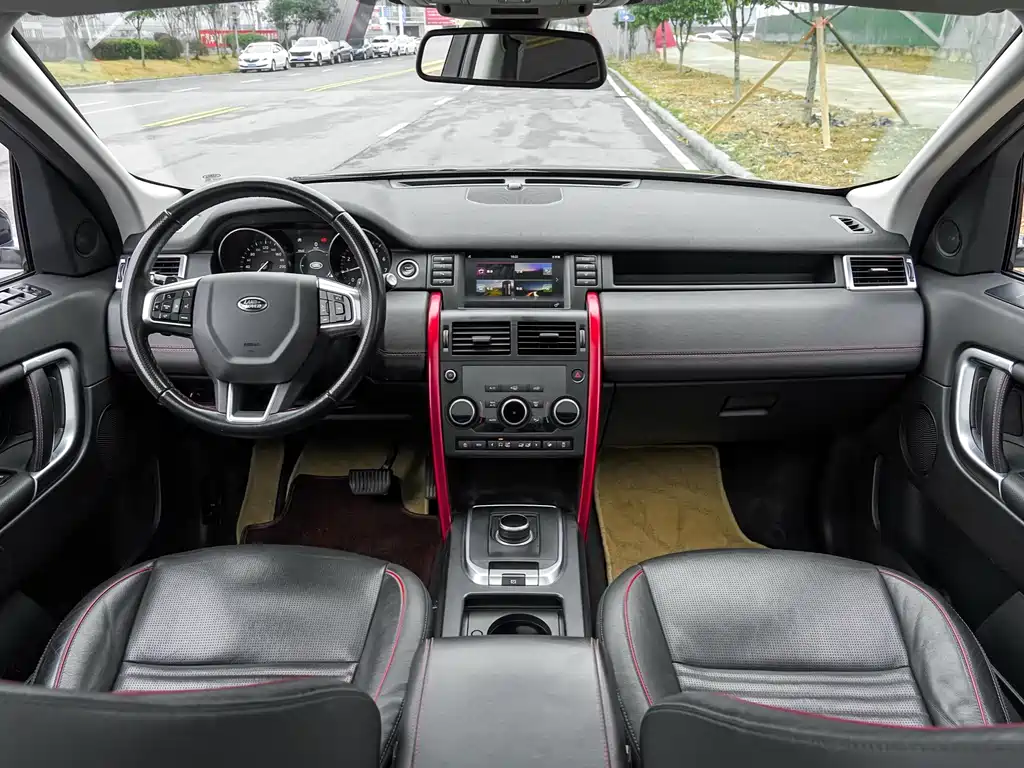 Land Rover Discovery Sport — фото 35