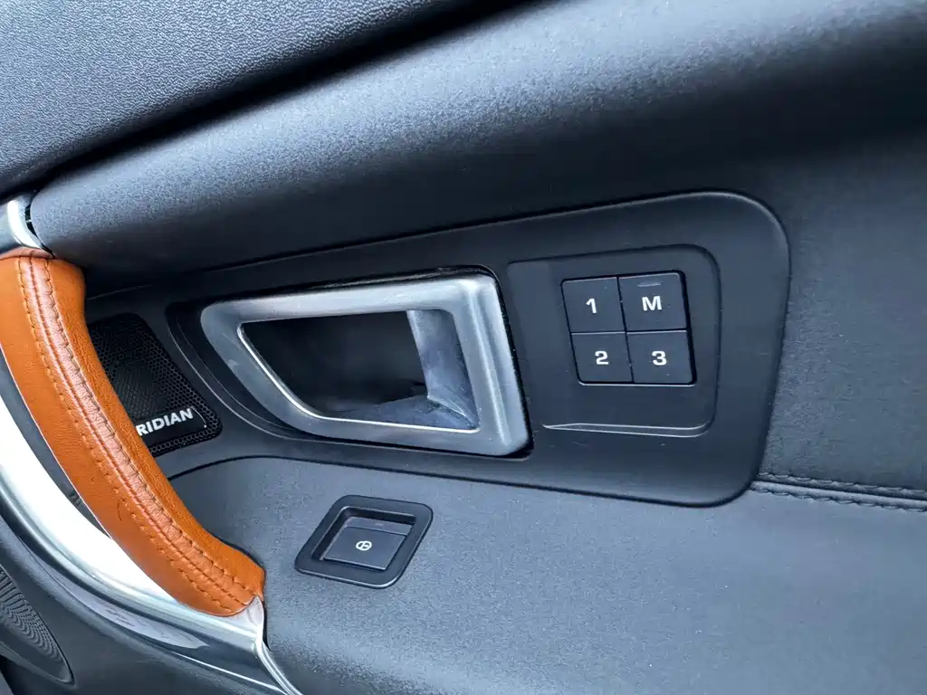 Land Rover Discovery Sport — фото 11