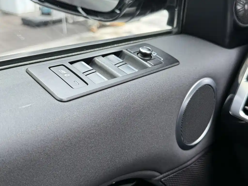 Land Rover Discovery — фото 14