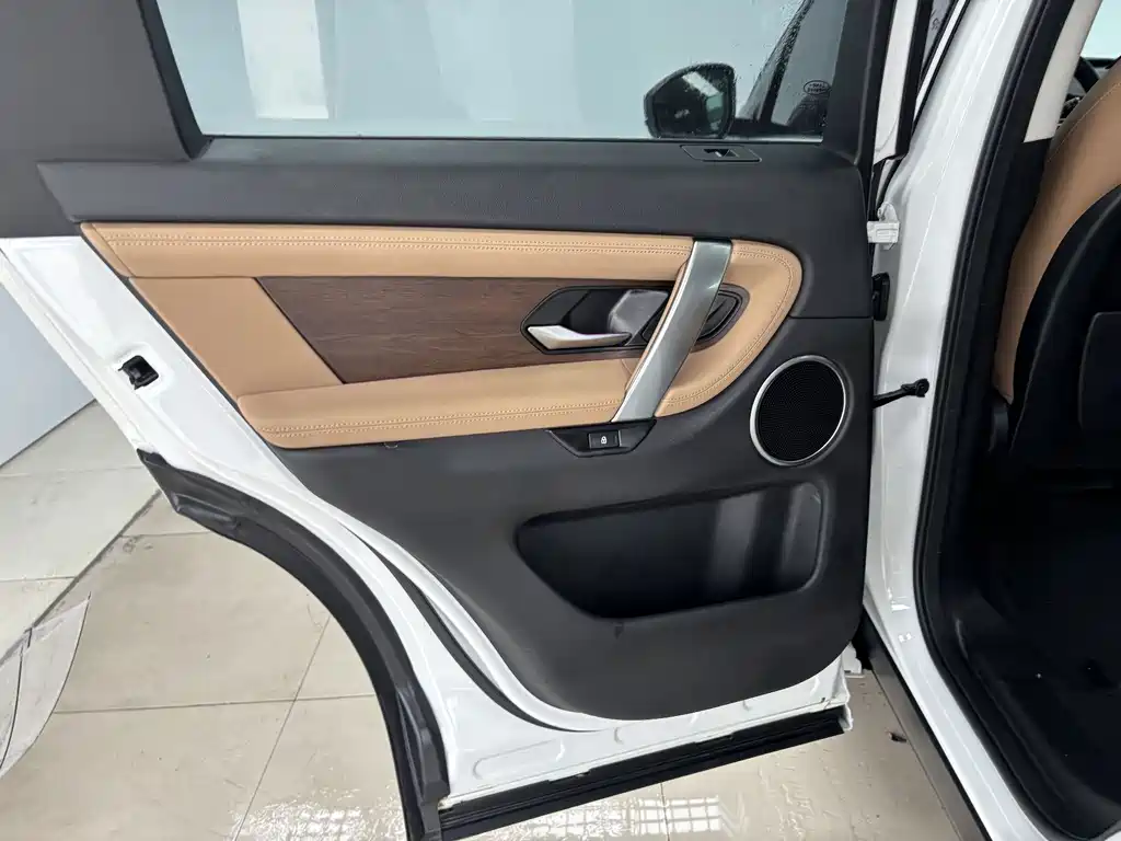 Land Rover Discovery Sport — фото 19