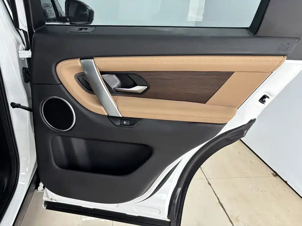 Land Rover Discovery Sport — фото 21