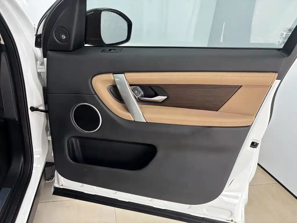 Land Rover Discovery Sport — фото 23