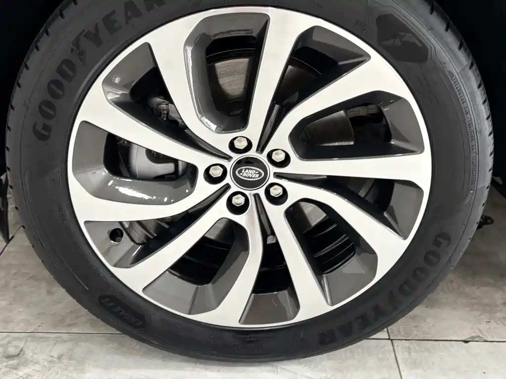 Land Rover Discovery Sport — фото 30