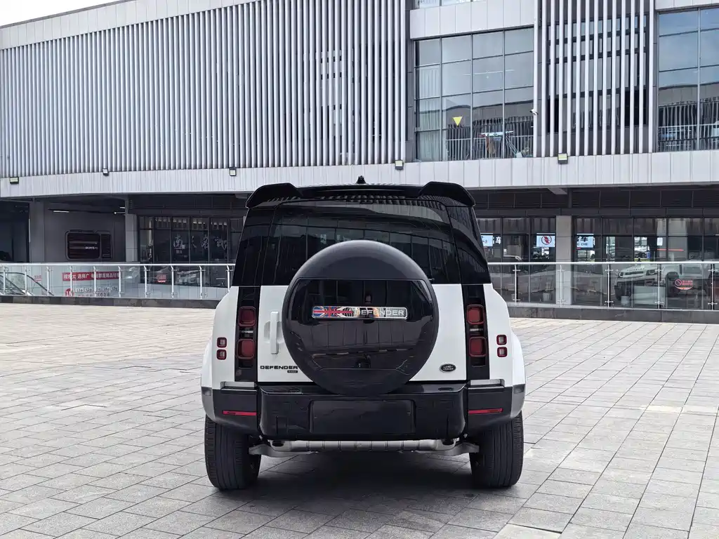 Land Rover Defender — фото 17