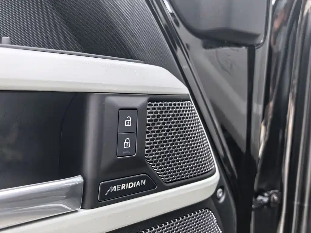 Land Rover Defender — фото 10