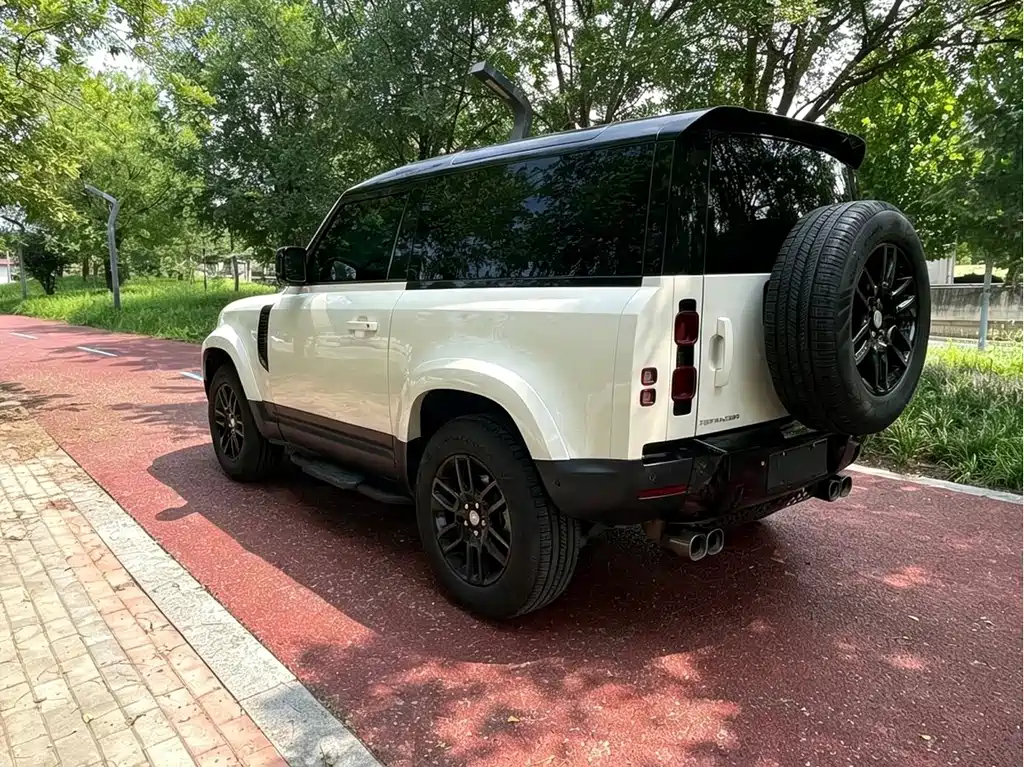 Land Rover Defender — фото 6