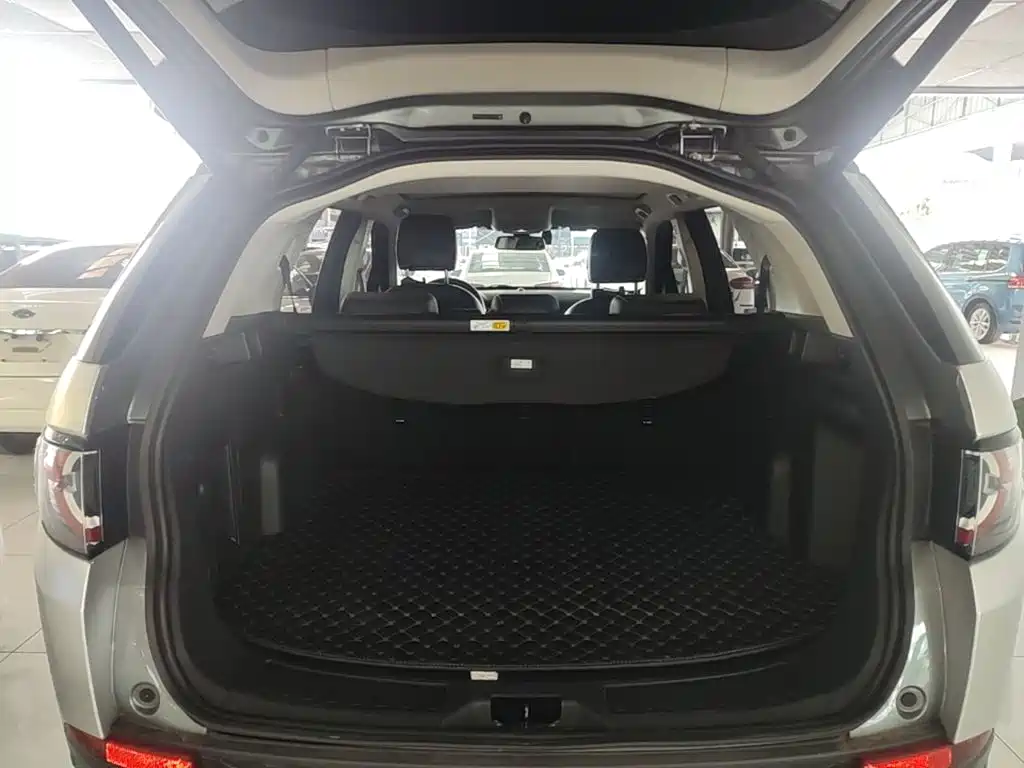 Land Rover Discovery Sport — фото 19