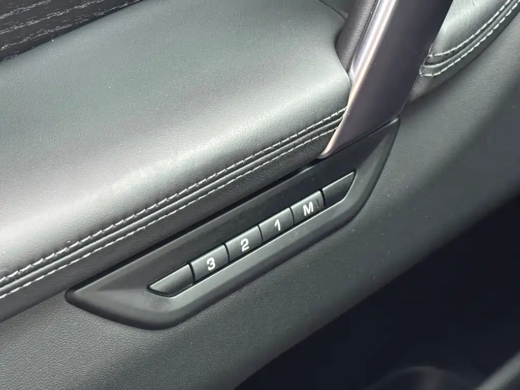 Land Rover Discovery Sport — фото 24