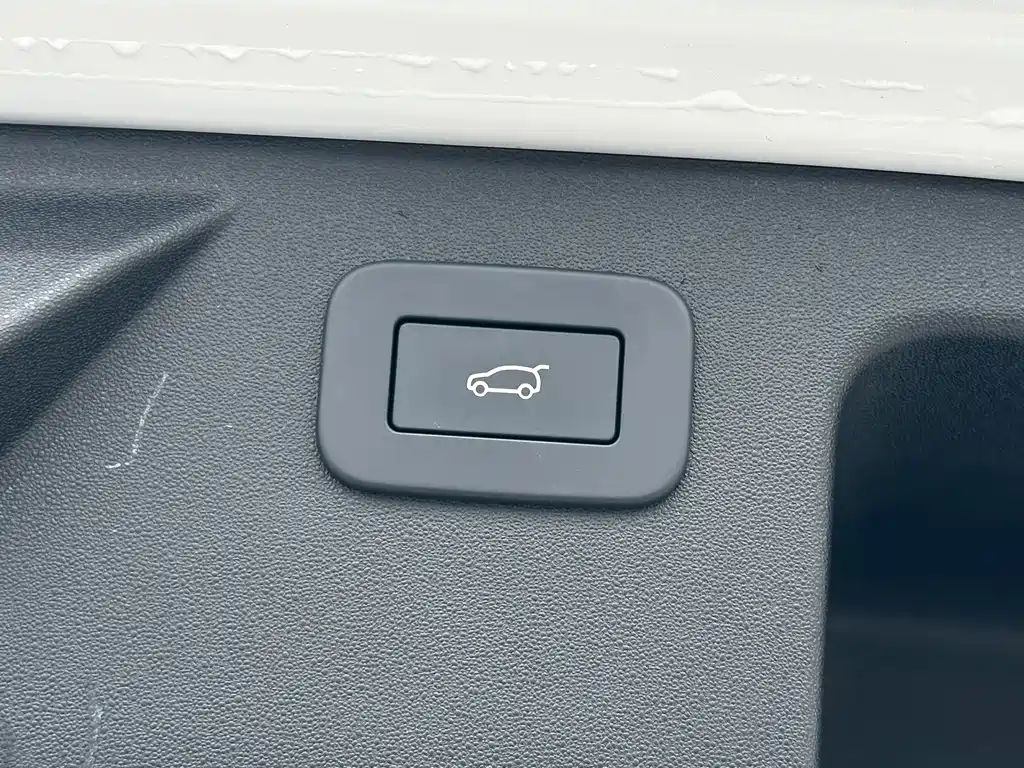 Land Rover Discovery Sport — фото 27