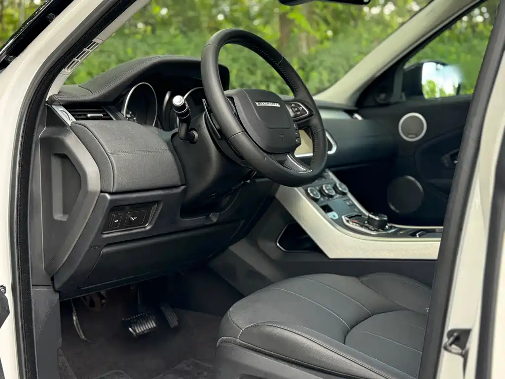 Land Rover Evoque — фото 13