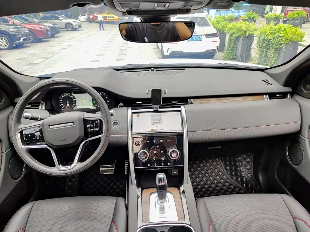 Land Rover Discovery Sport Hybrid — фото 10