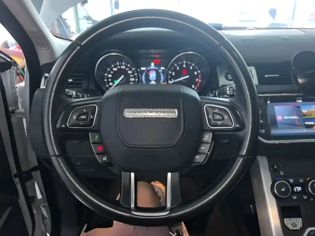 Land Rover Evoque — фото 11