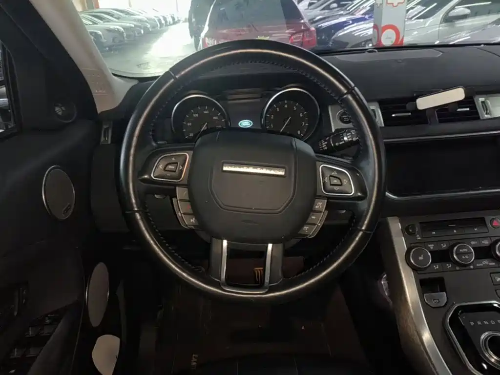 Land Rover Evoque — фото 11