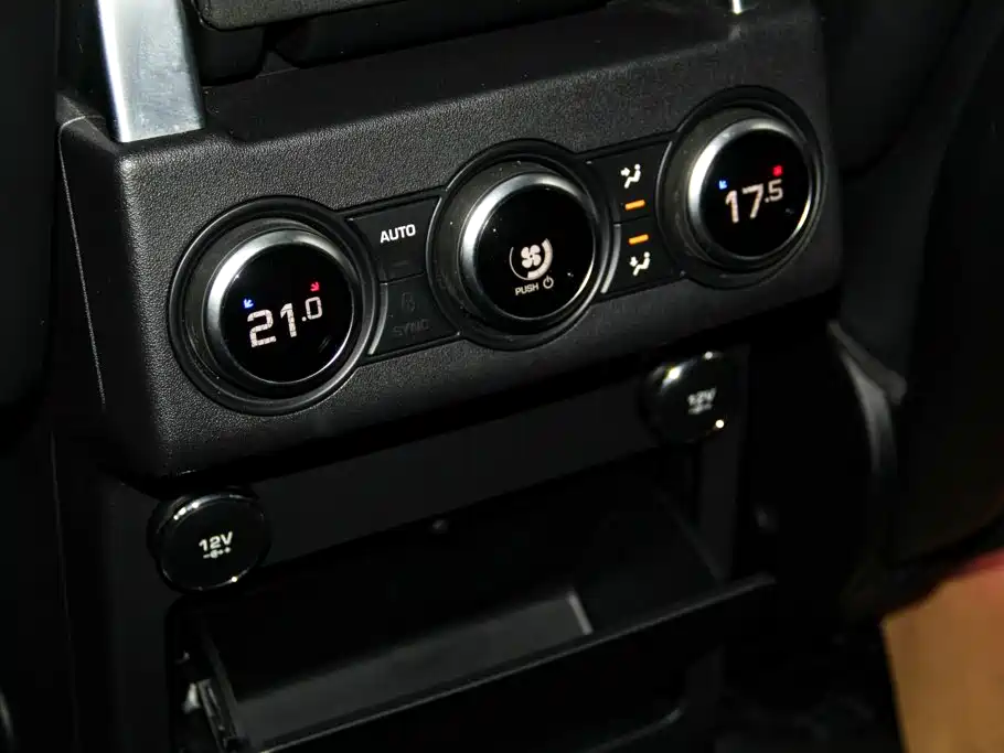 Land Rover Discovery — фото 21