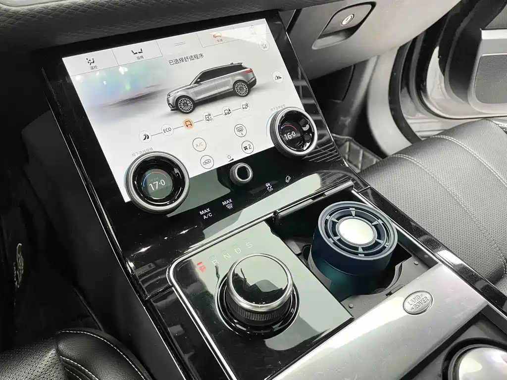 Land Rover Velar — фото 15