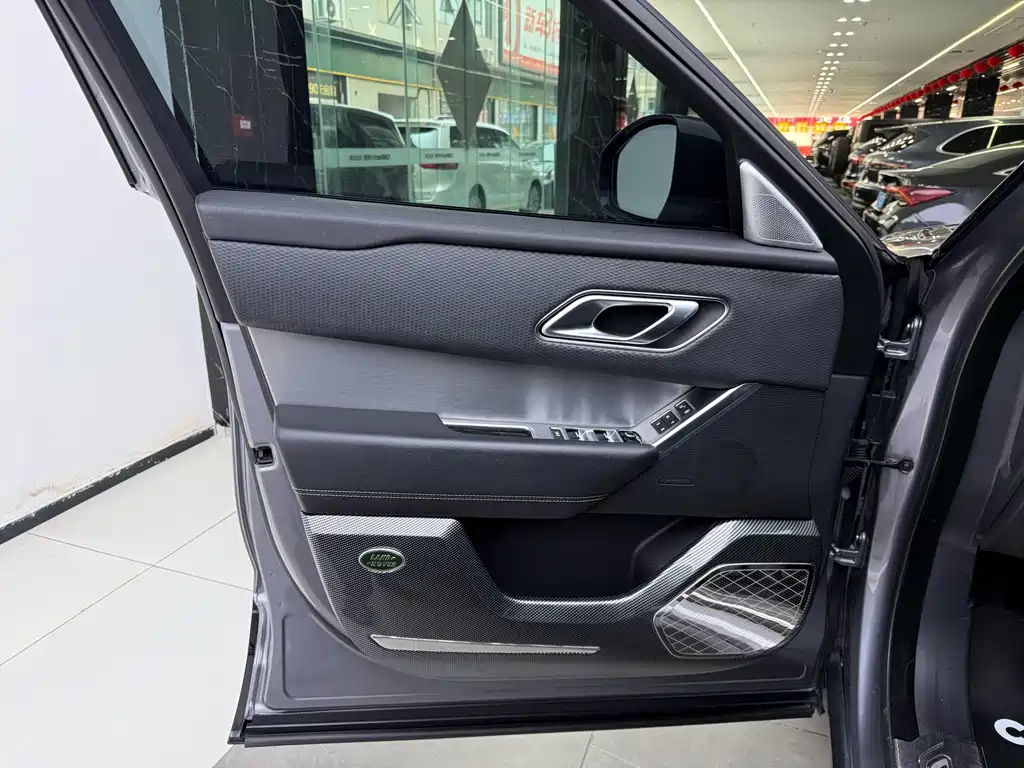 Land Rover Velar — фото 14