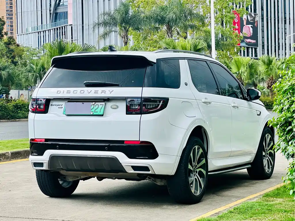 Land Rover Discovery Sport Hybrid — фото 11