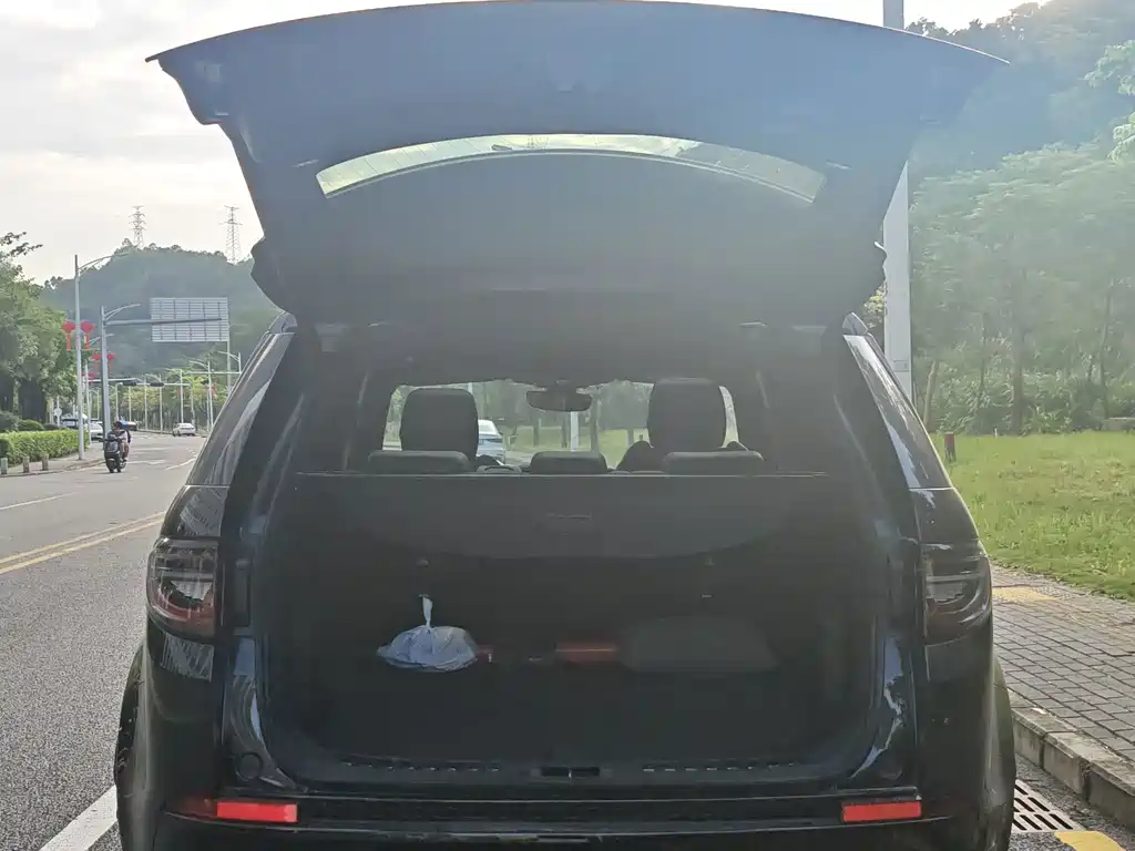 Land Rover Discovery Sport Hybrid — фото 13