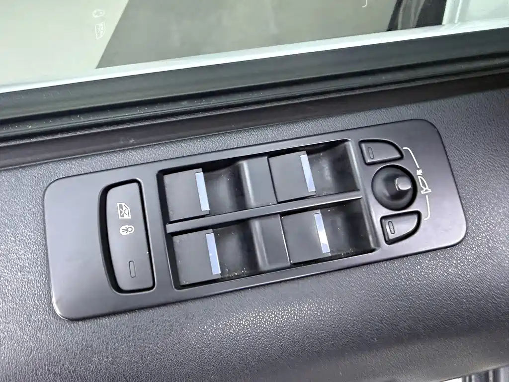 Land Rover Discovery Sport — фото 27
