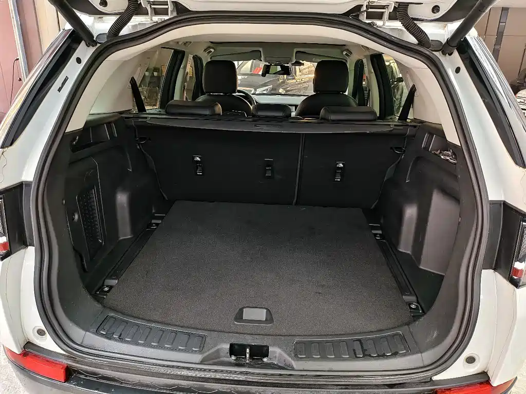 Land Rover Discovery Sport — фото 17