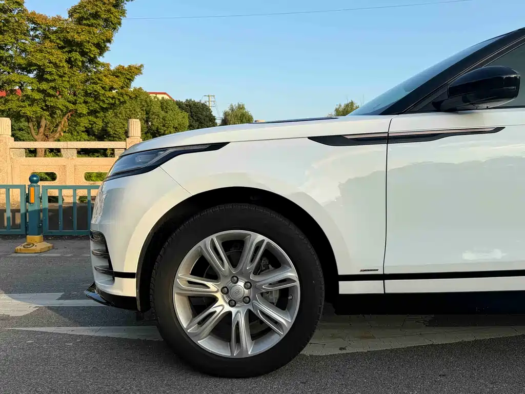 Land Rover Velar — фото 18