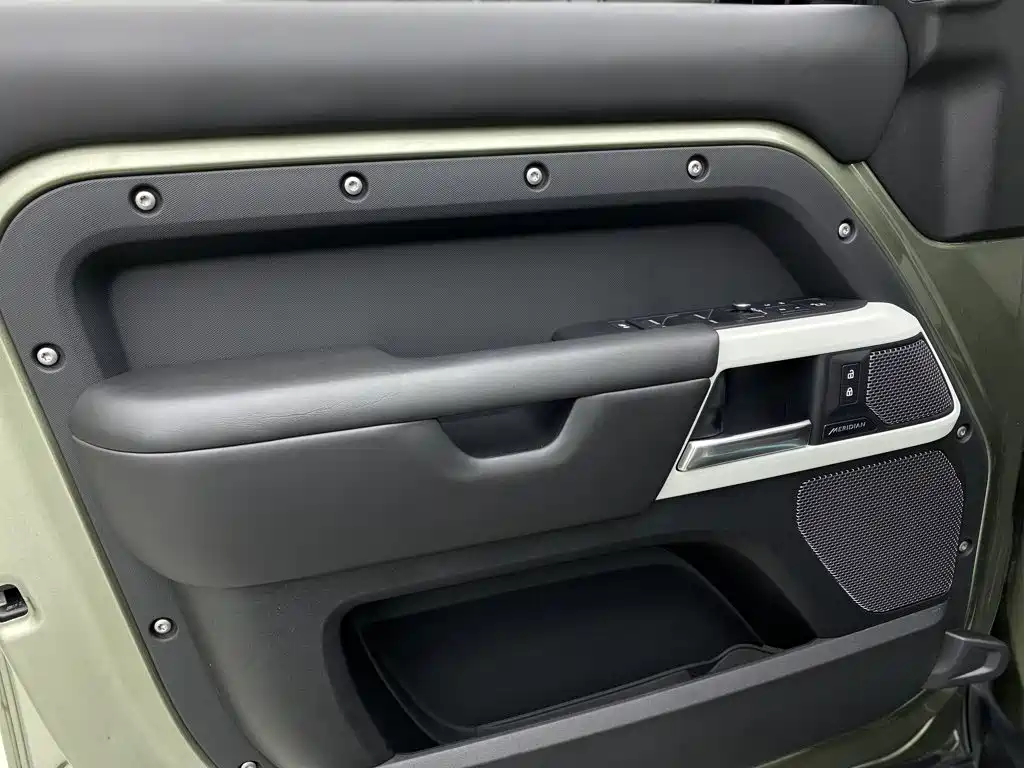 Land Rover Defender — фото 14