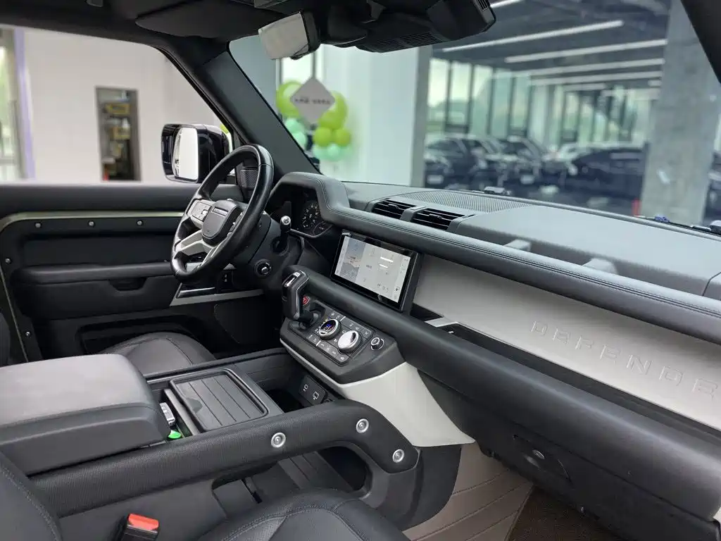 Land Rover Defender — фото 16