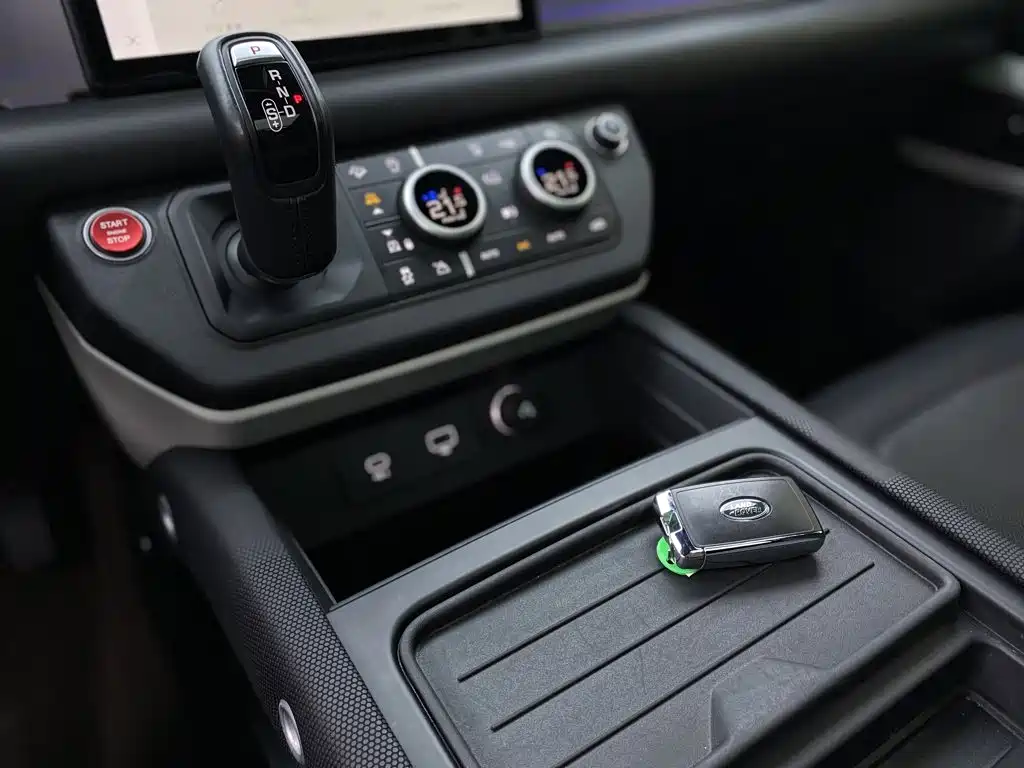 Land Rover Defender — фото 18