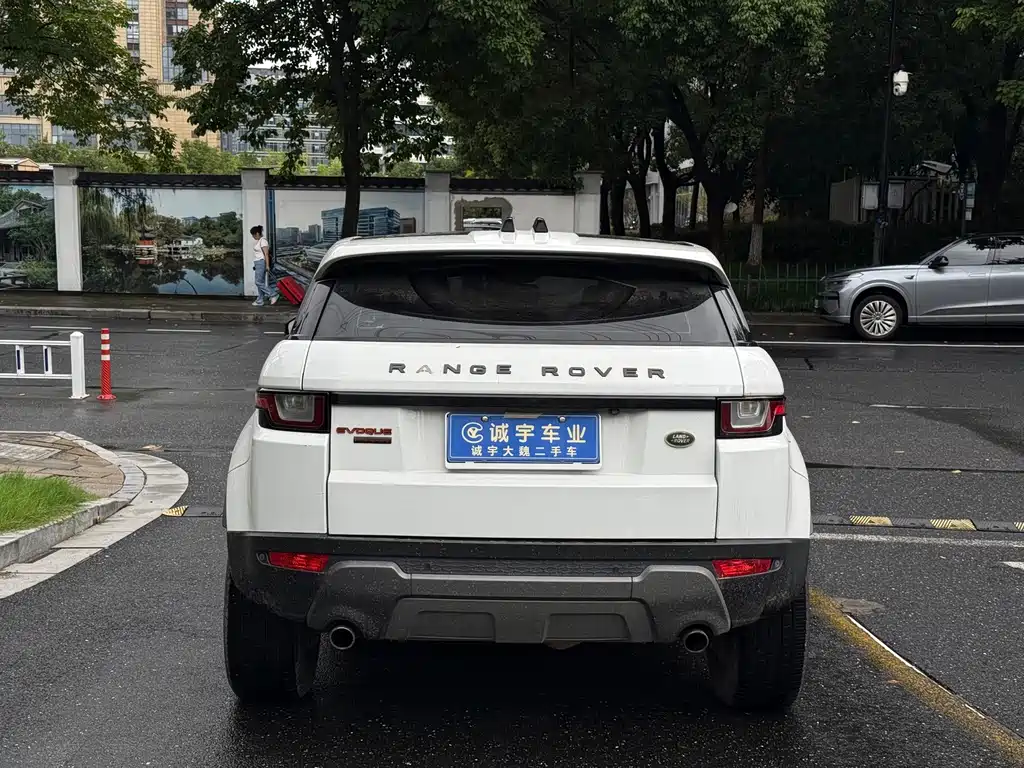 Land Rover Evoque — фото 15