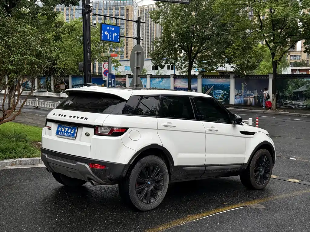 Land Rover Evoque — фото 16