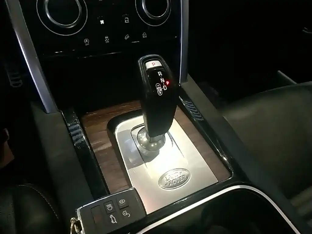 Land Rover Discovery Sport — фото 14