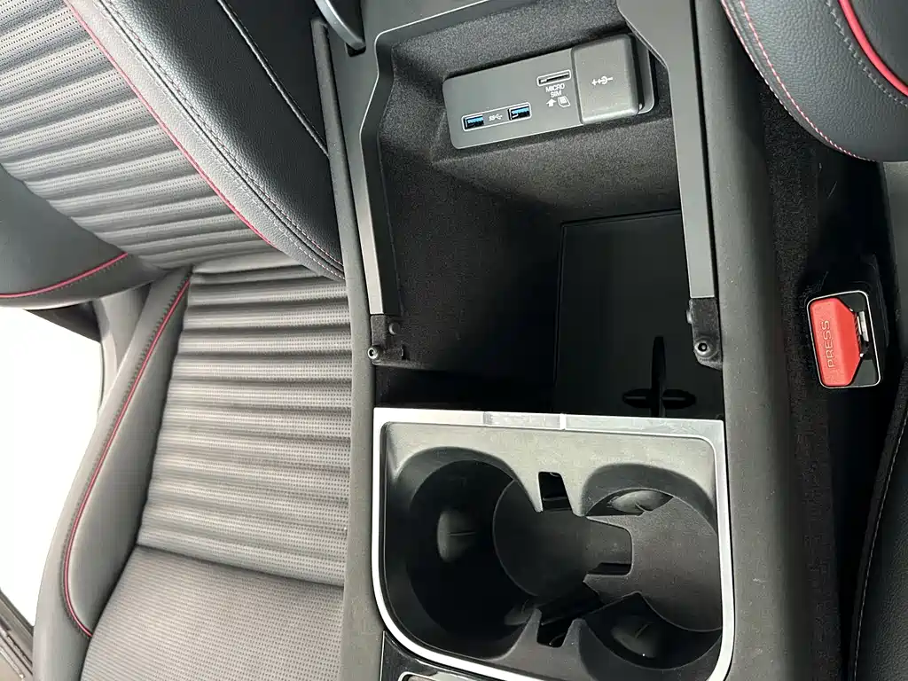 Land Rover Discovery Sport — фото 25