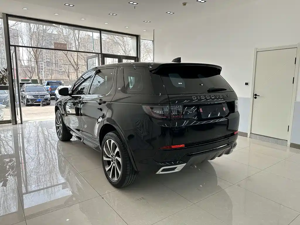 Land Rover Discovery Sport — фото 32