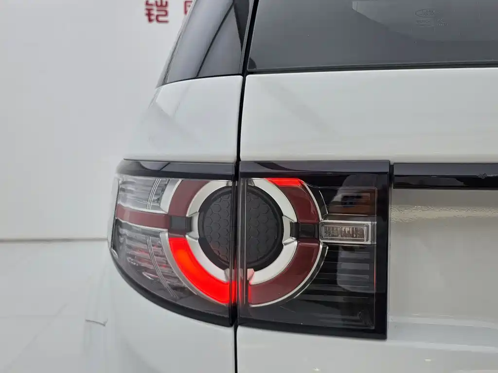 Land Rover Discovery Sport — фото 18