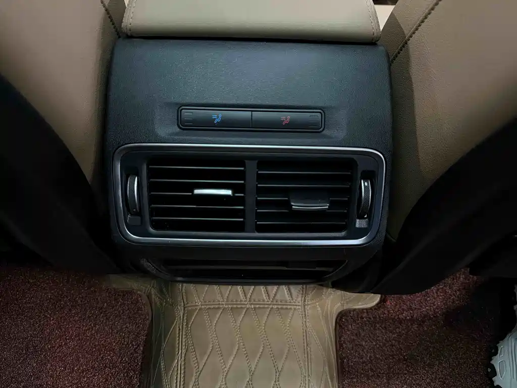 Land Rover Discovery Sport — фото 15