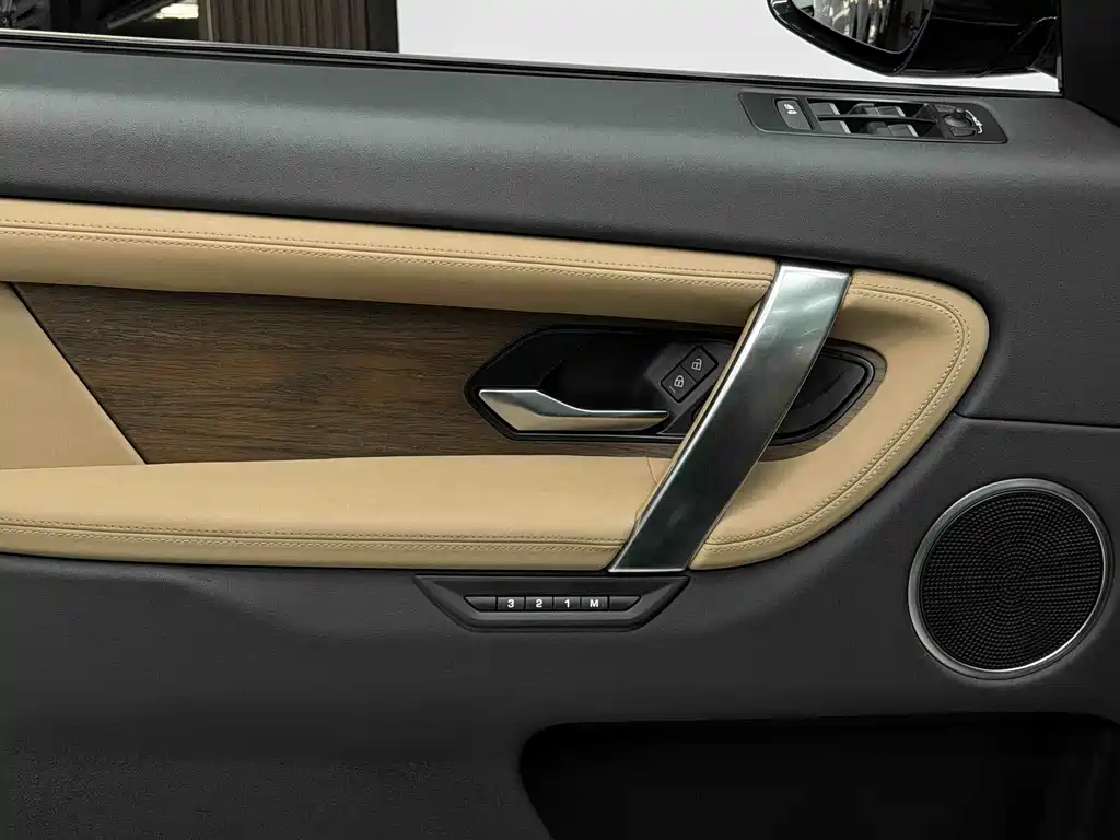 Land Rover Discovery Sport — фото 19