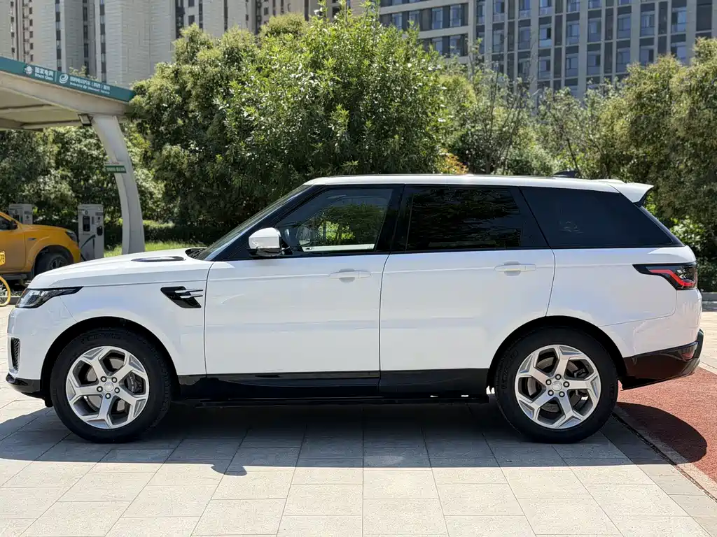 Land Rover Sport PHEV — фото 6