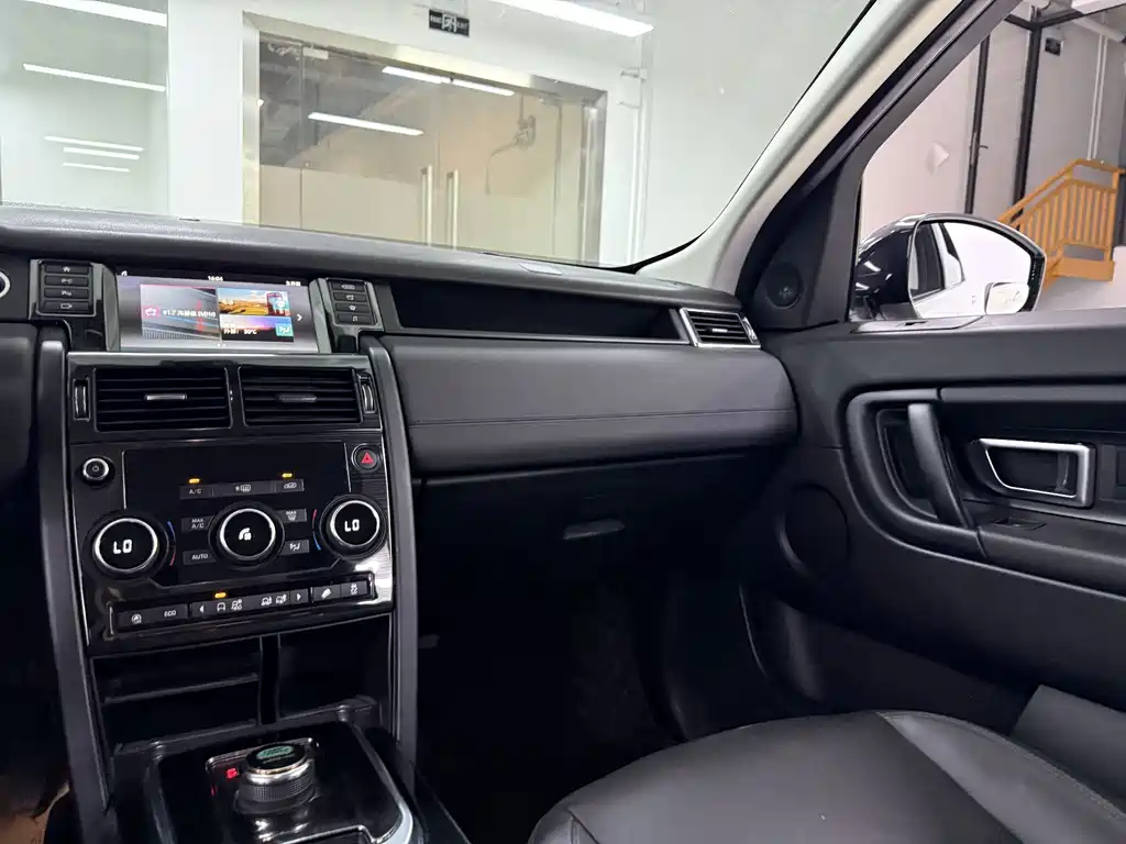 Land Rover Discovery Sport — фото 18