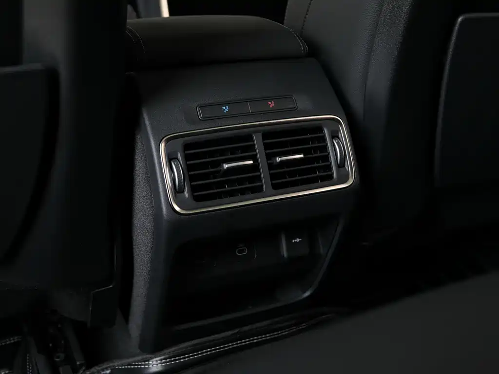 Land Rover Discovery Sport — фото 15