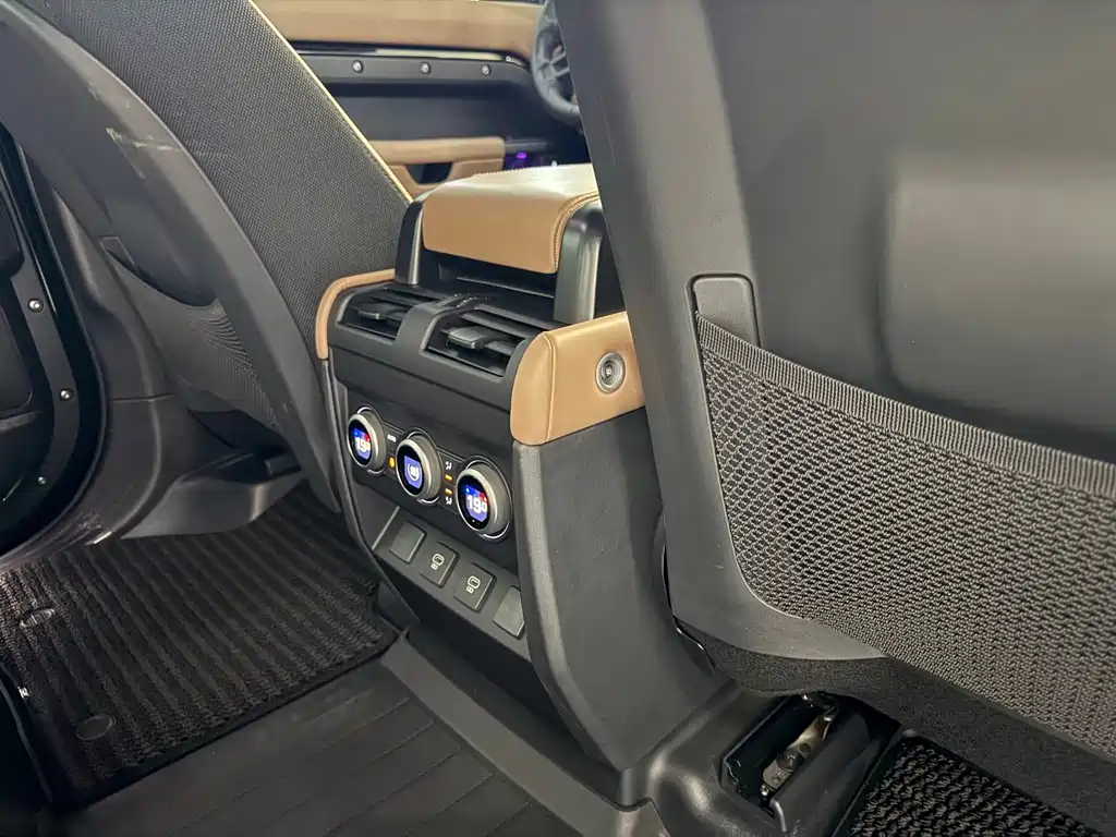 Land Rover Defender — фото 11