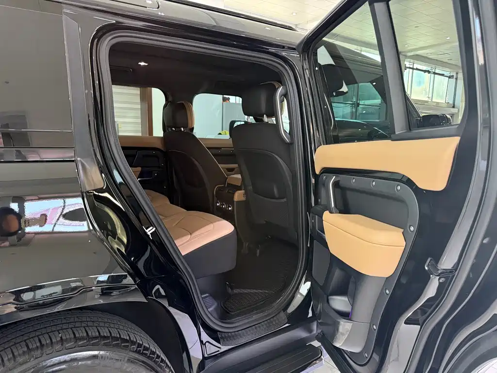 Land Rover Defender — фото 10