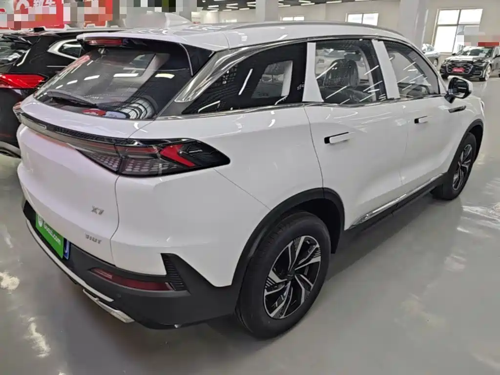 BAIC X7 — фото 7