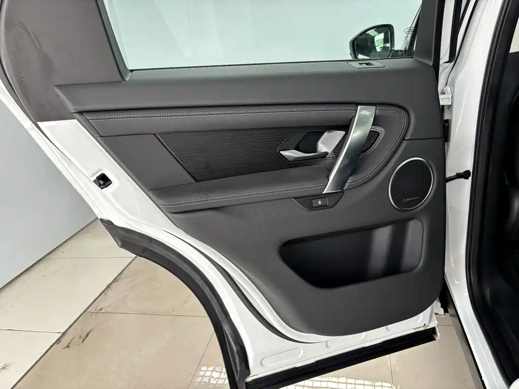 Land Rover Discovery Sport — фото 21