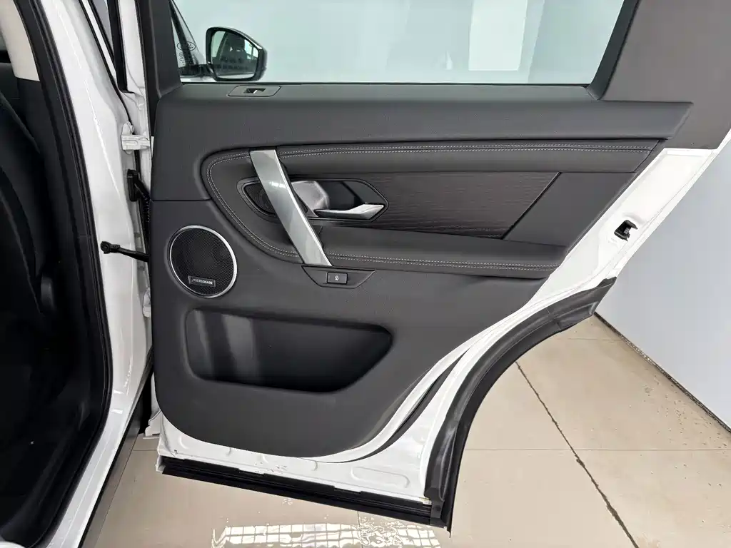 Land Rover Discovery Sport — фото 23