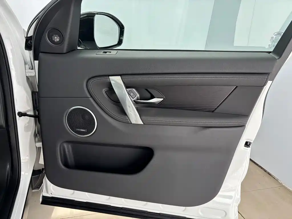 Land Rover Discovery Sport — фото 28