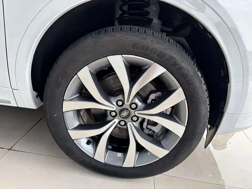 Land Rover Discovery Sport — фото 33