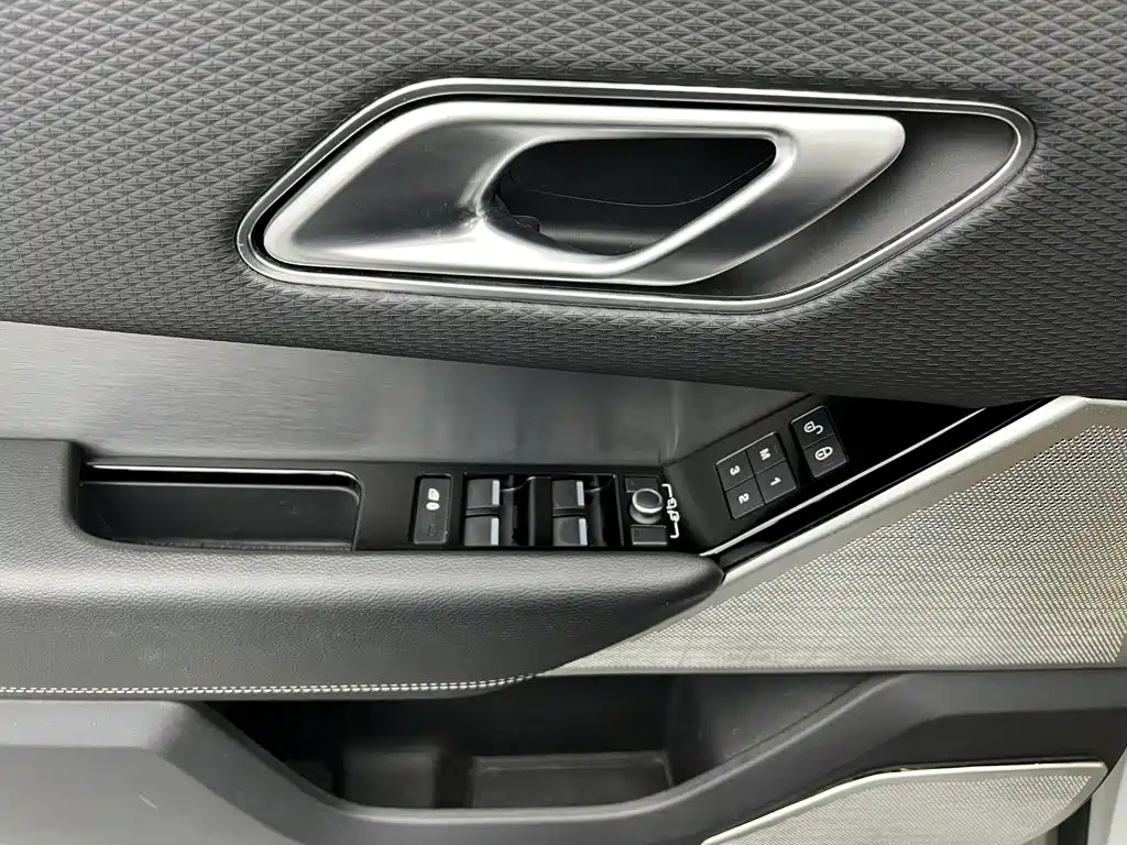 Land Rover Velar — фото 17