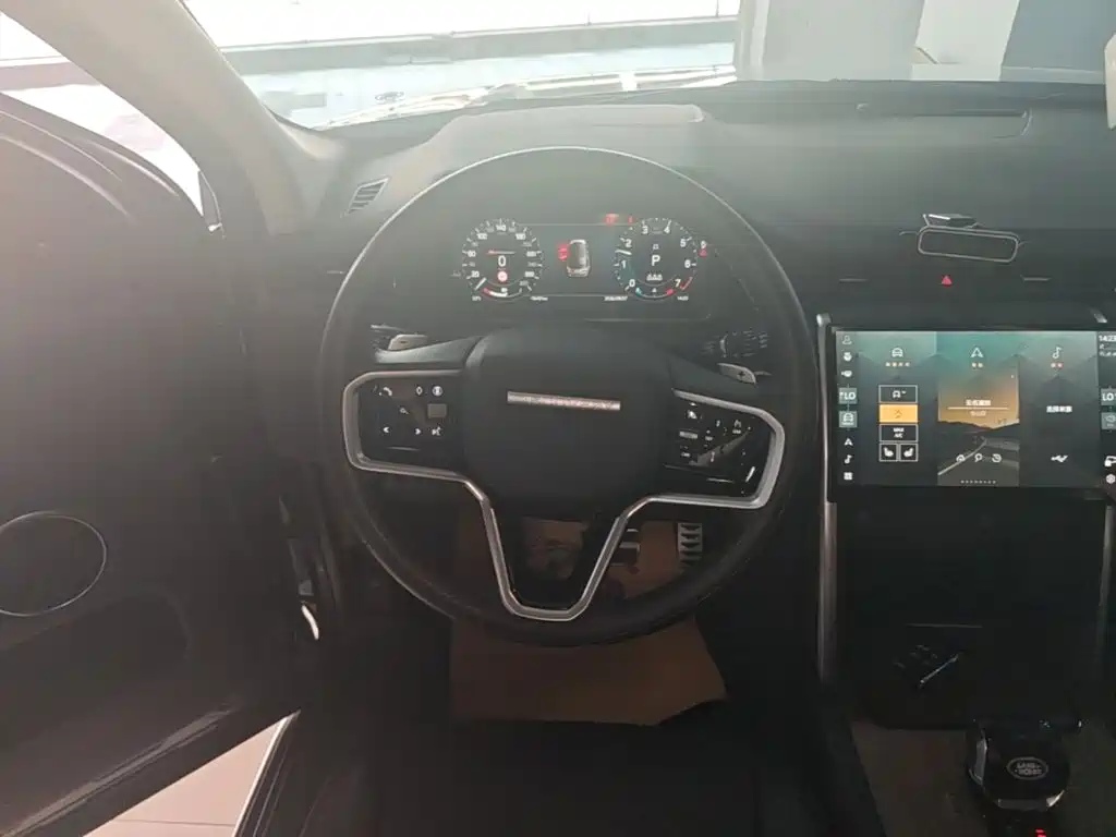 Land Rover Discovery Sport — фото 11